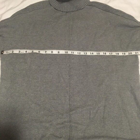 ✨️3 For $20✨️  Women M gray turtleneck long sweater Oversize CoastalGrandma 90s - Picture 5 of 8